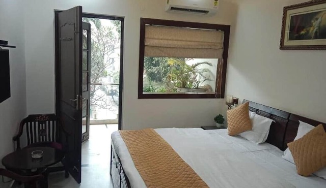 Room-home Stay Bed And Break Fast in New Delhi