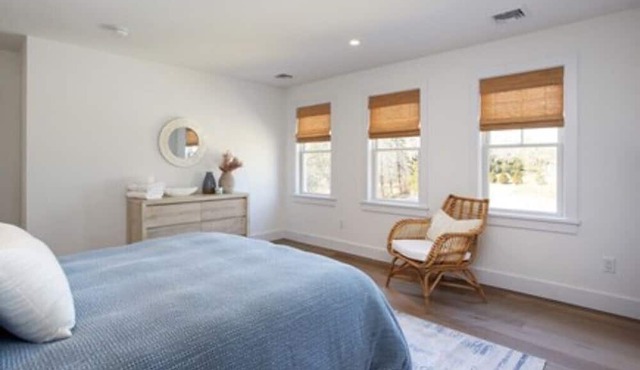WINTER SEASON DISCOUNT: Luxury Villa with Pool. Walk to Village and Beach! in Barnstable