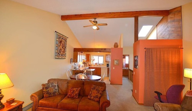Grand Estates-Spacious Two-Level Condo with Spectacular Views Near Lake Estes in Estes Park