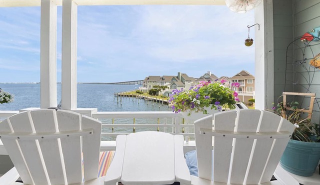 The Hook: Waterfront | Boat Slip | Shared Pool in Manteo