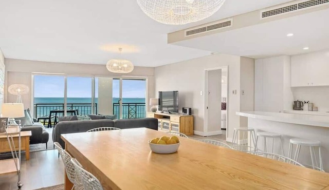 Apartment M503 - panoramic ocean views for miles! in Scarborough