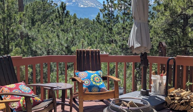 Private Mountain Tranquility for large families near Rocky Mountain National Pk! in Allenspark
