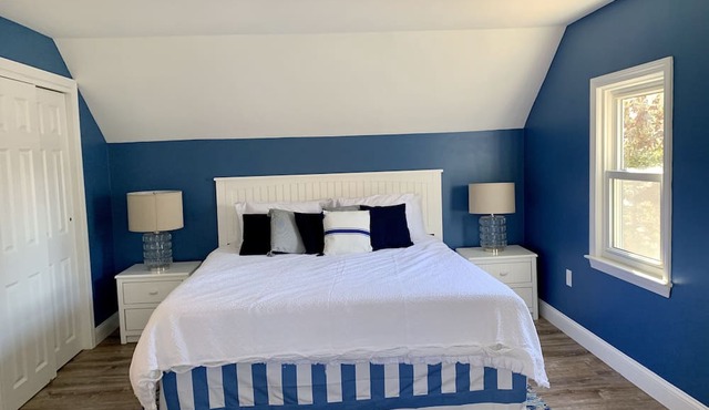 Newly renovated 4 bedroom Cape! Walk to private pool, close to beach! in Falmouth