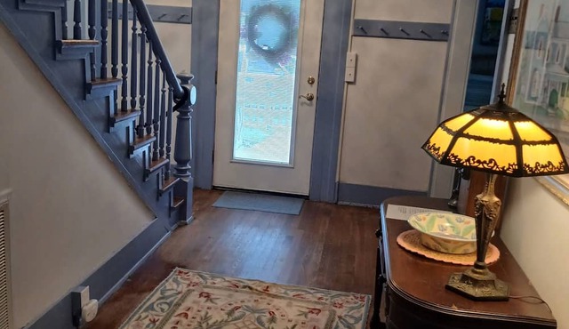Pink Lady on Main, Downtown Pilot Mtn, business district. Pet Friendly. in Pilot Mtn