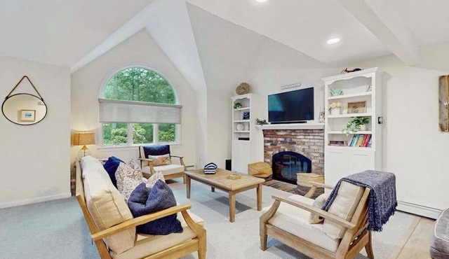 Inviting dog-friendly home with furnished deck & firepit, near golf in East Falmouth