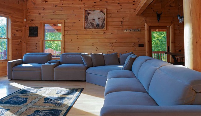 Thirty-eight bedroom in United States of America, Mount Airy in Mount Airy