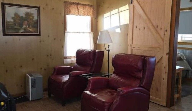 Cozy Cabin Getaway in Ipava