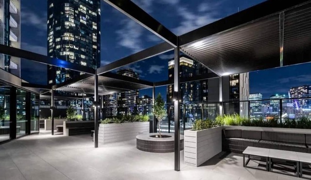 Heart of Southbank, Walk to Crown, Resort style amenities & Free Carpark in Southbank