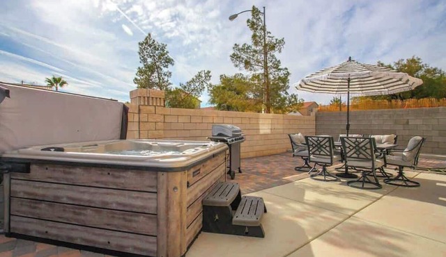 5BR Home w/Hot Tub & Pool Table | Modern Luxury in Las Vegas