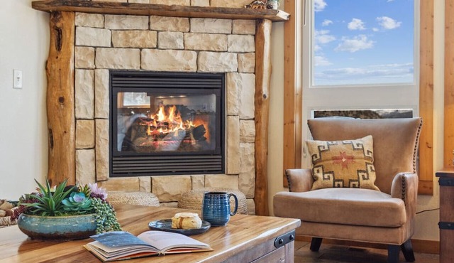 Alpine Haven - Mountain Views & Private Hot Tub in Estes Park