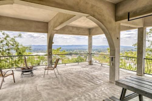 D Borland View Gold Standard Certified in San Ignacio
