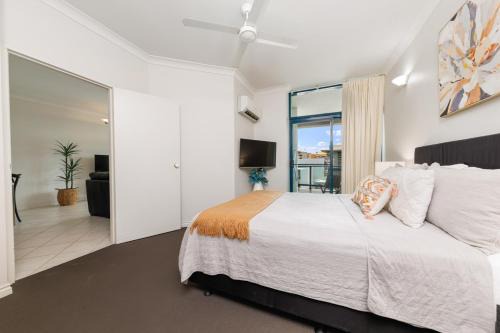 Ideal CBD Location with Harbour Views Pool Gym & BBQ in Darwin