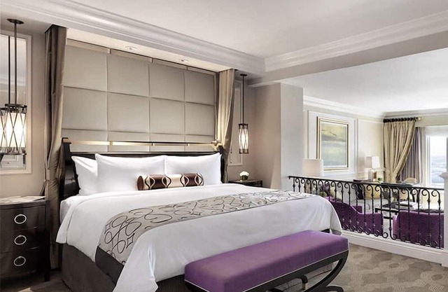 2 Connecting Suites at a 5⭐️ Hotel in Las Vegas